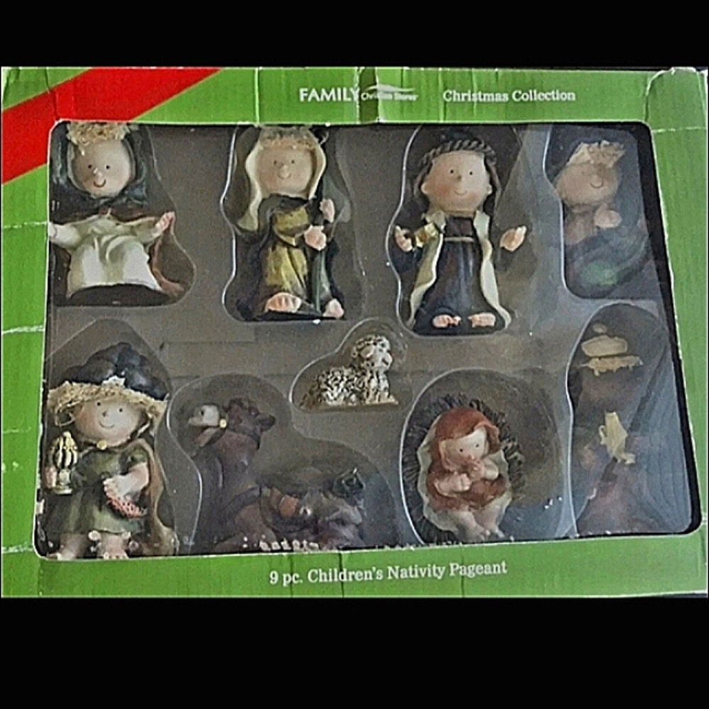 Nativity Set Family Christian Stores 9-piece 4" Scale